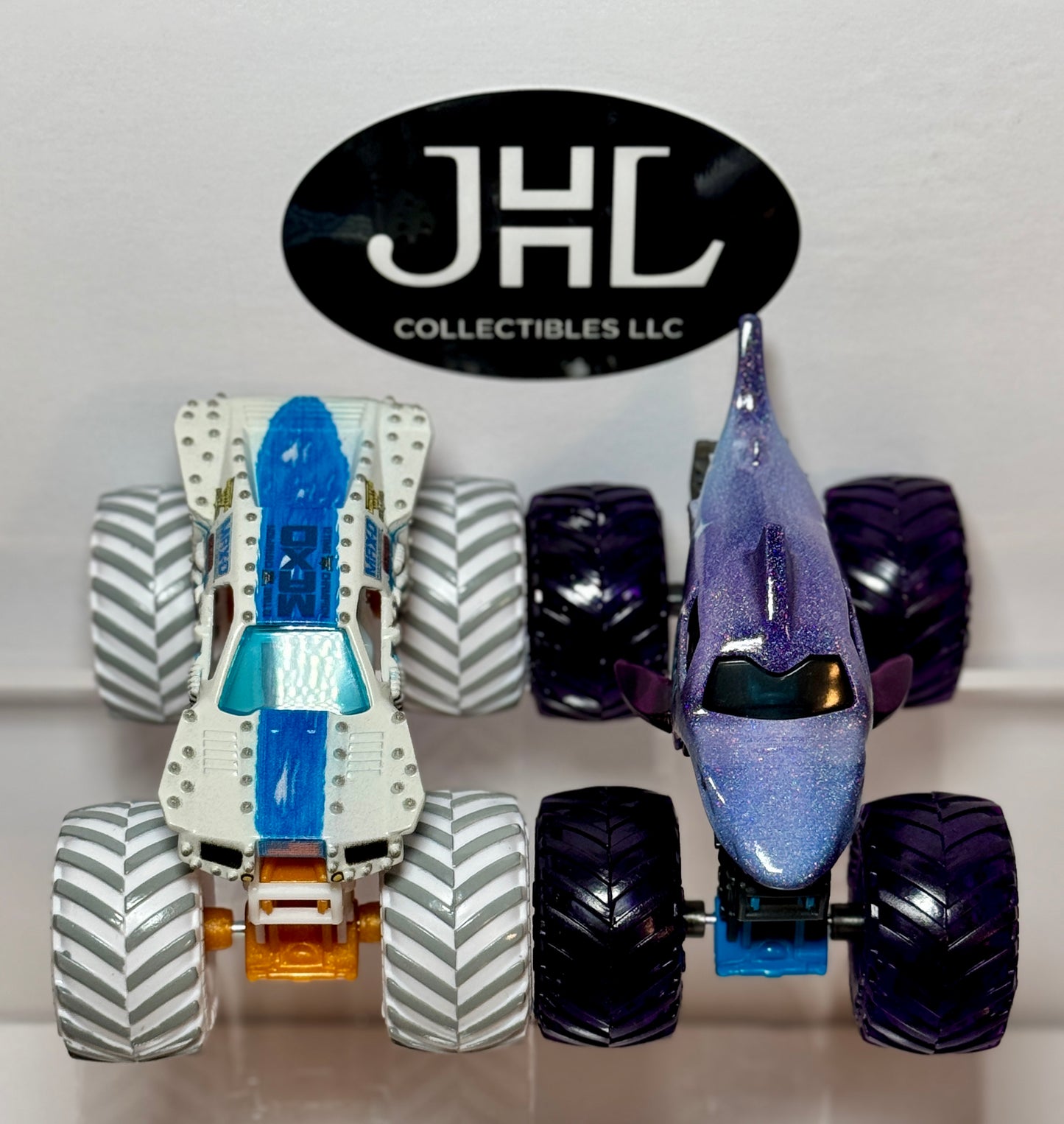 Monster Jam Gears & Galaxy Megalodon vs Max-D (loose)