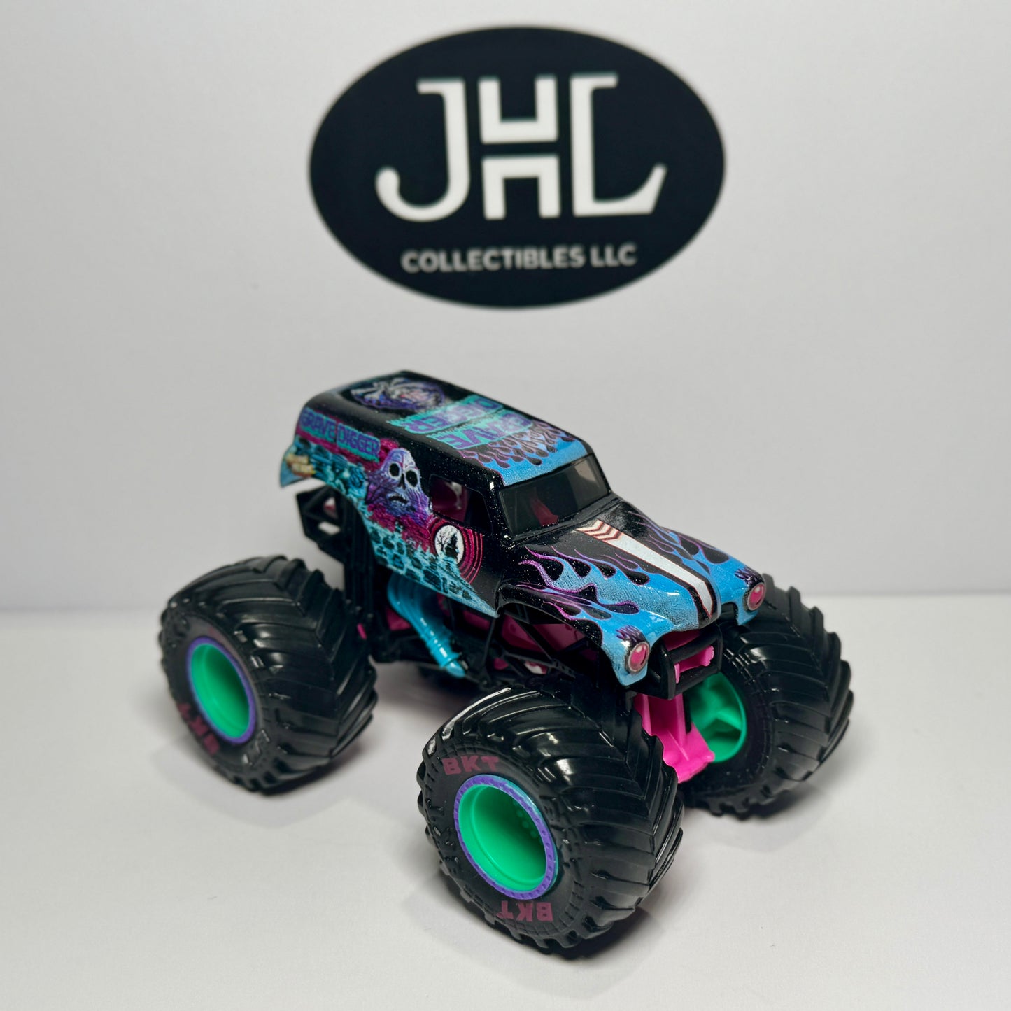 Nitro Neon Grave Digger (loose)