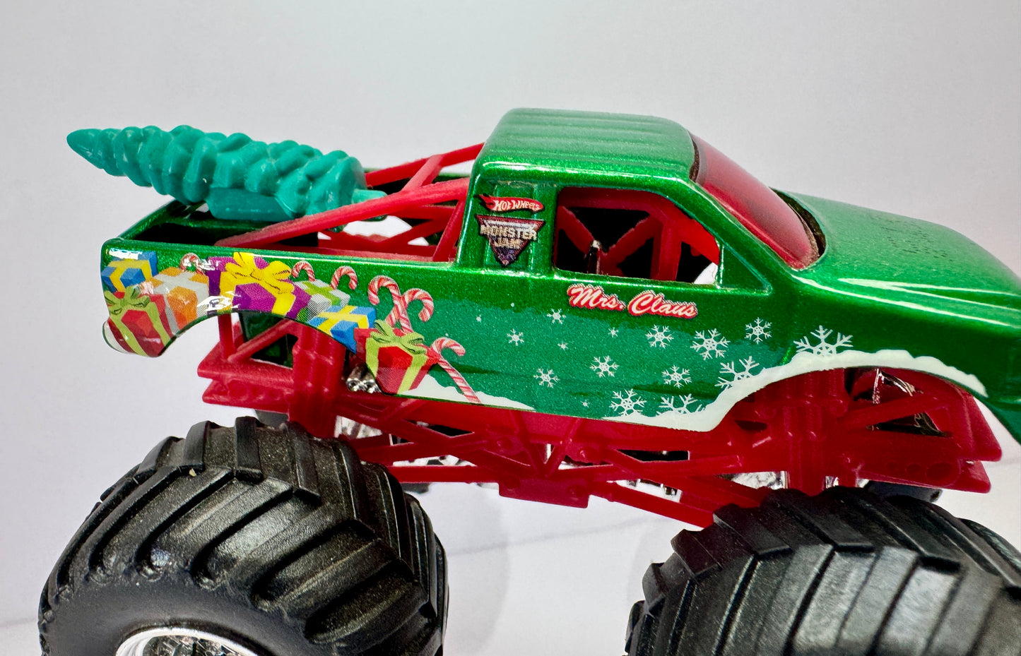 Hot Wheels Monster Jam 2011 Mrs Claus Holiday Hauler (prototype with tree)