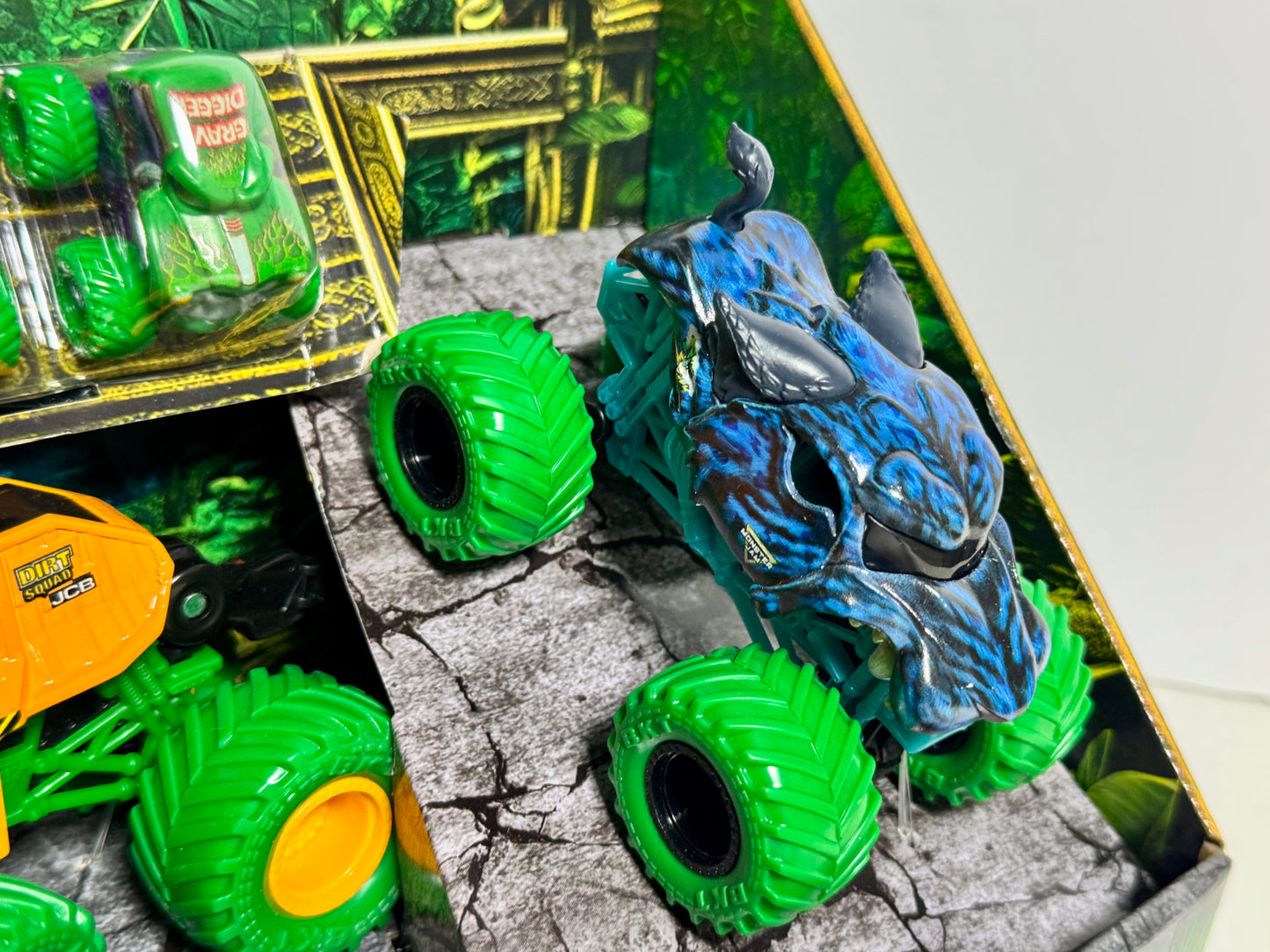 Jungle Crew Set (not sold in USA)