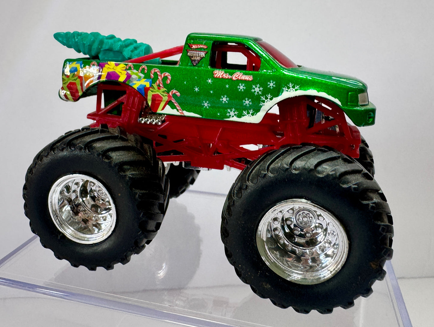 Hot Wheels Monster Jam 2011 Mrs Claus Holiday Hauler (prototype with tree)