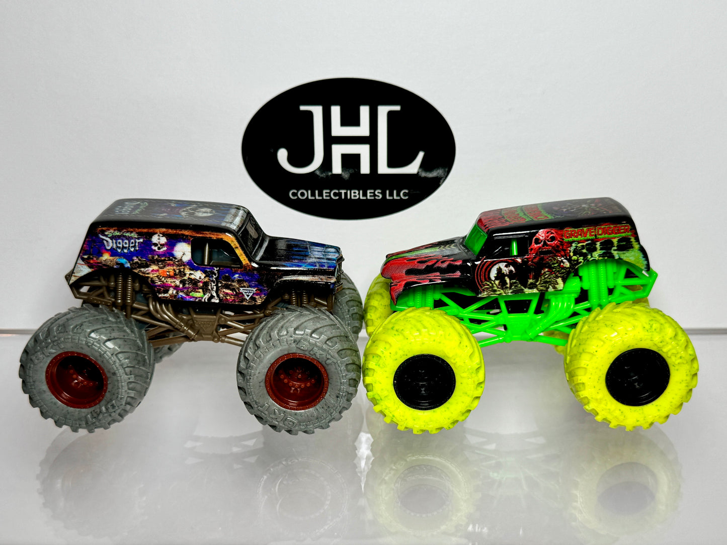 Zombie Grave Digger vs. Hunter Son-Uva Digger (loose)