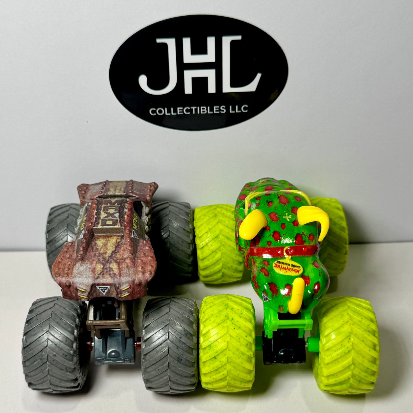 Zombie Monster Mutt Dalmatian vs Hunter Max D (loose)