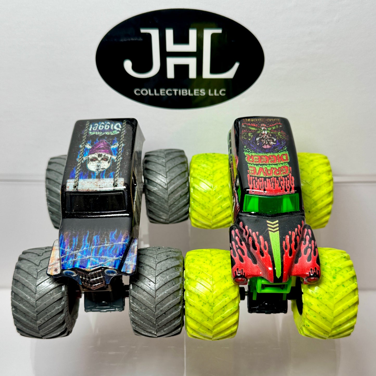 Zombie Grave Digger vs. Hunter Son-Uva Digger (loose)