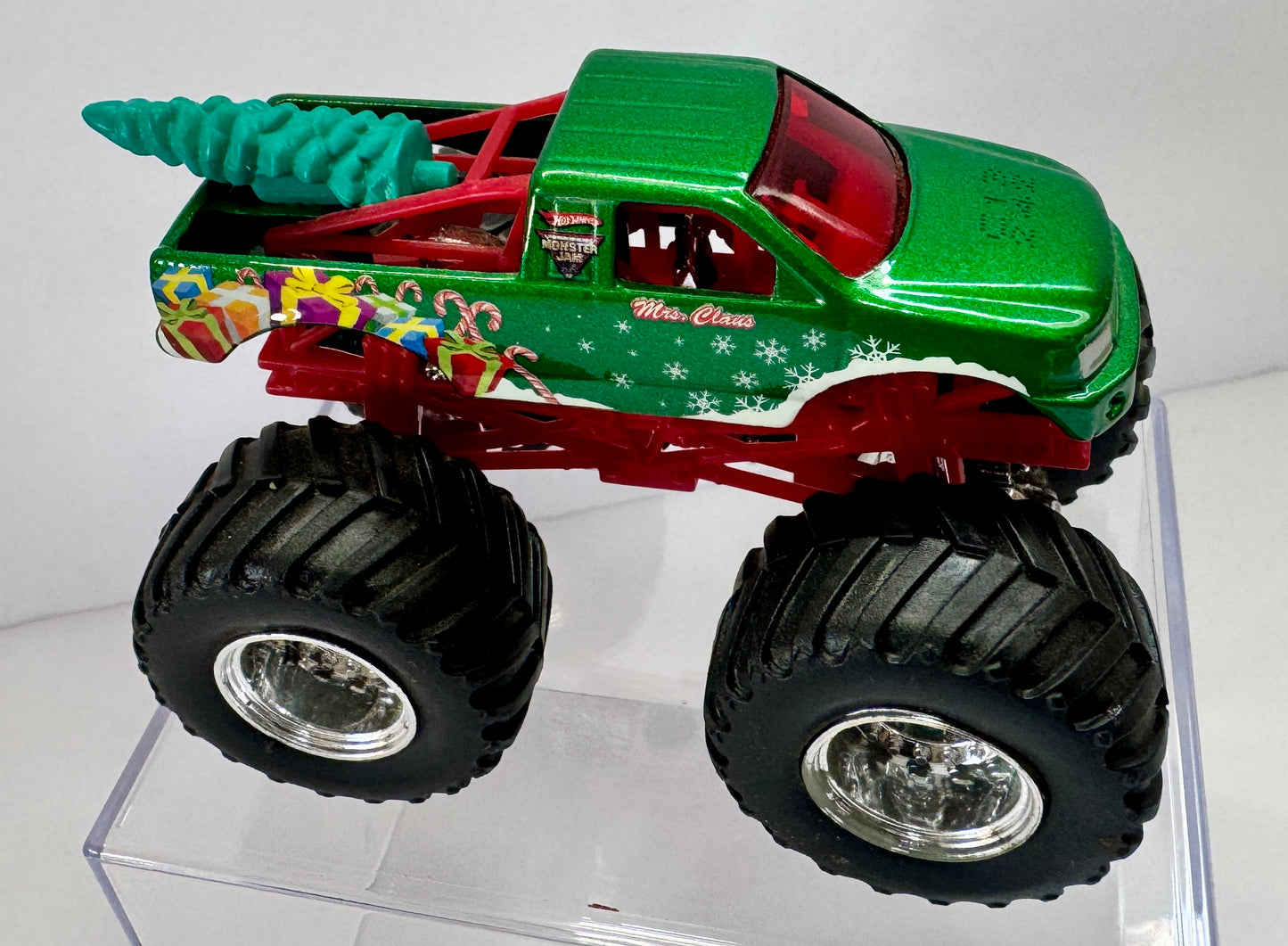 Hot Wheels Monster Jam 2011 Mrs Claus Holiday Hauler (prototype with tree)