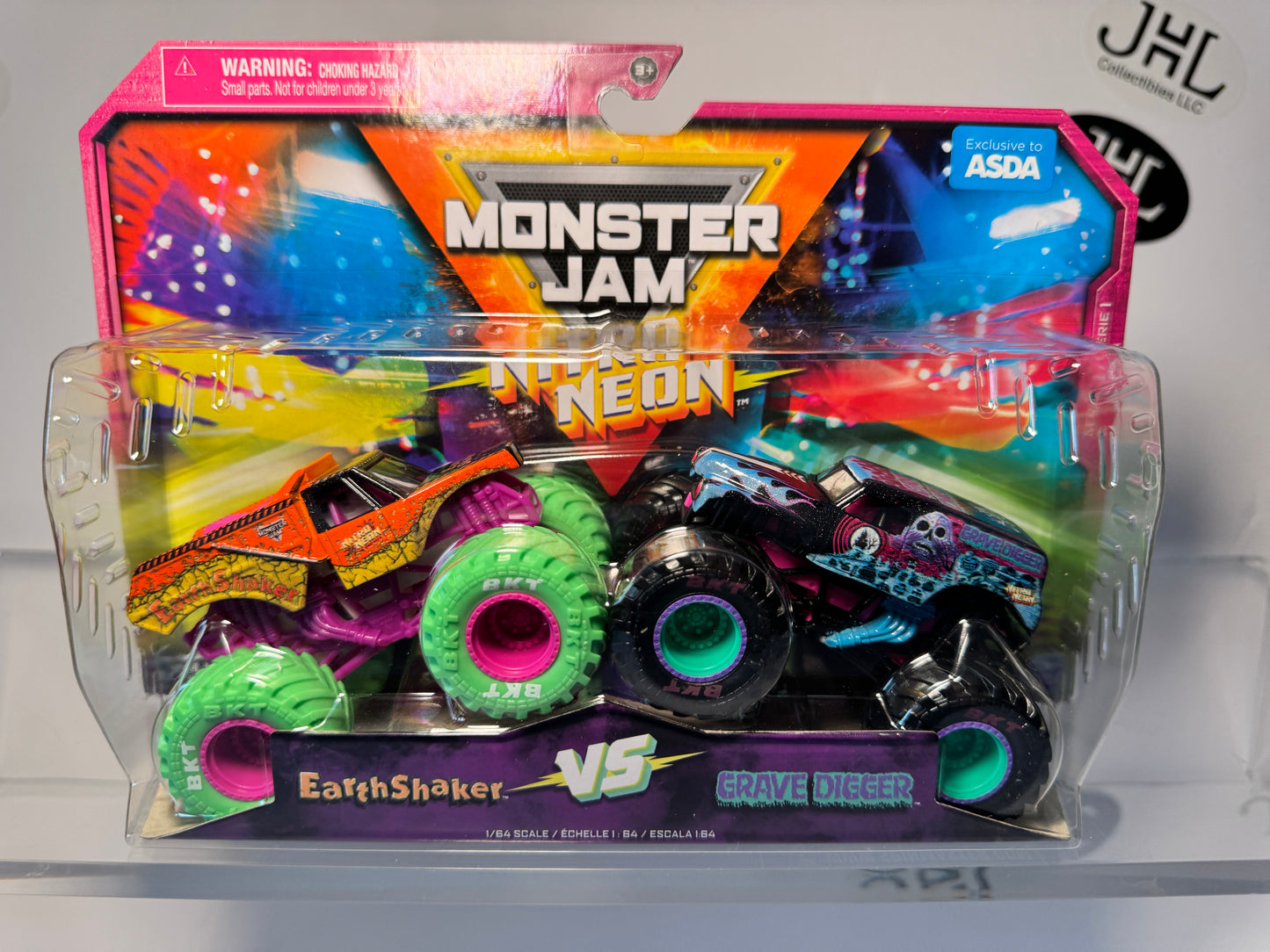 Nitro Neon Earth Shaker vs Grave Digger