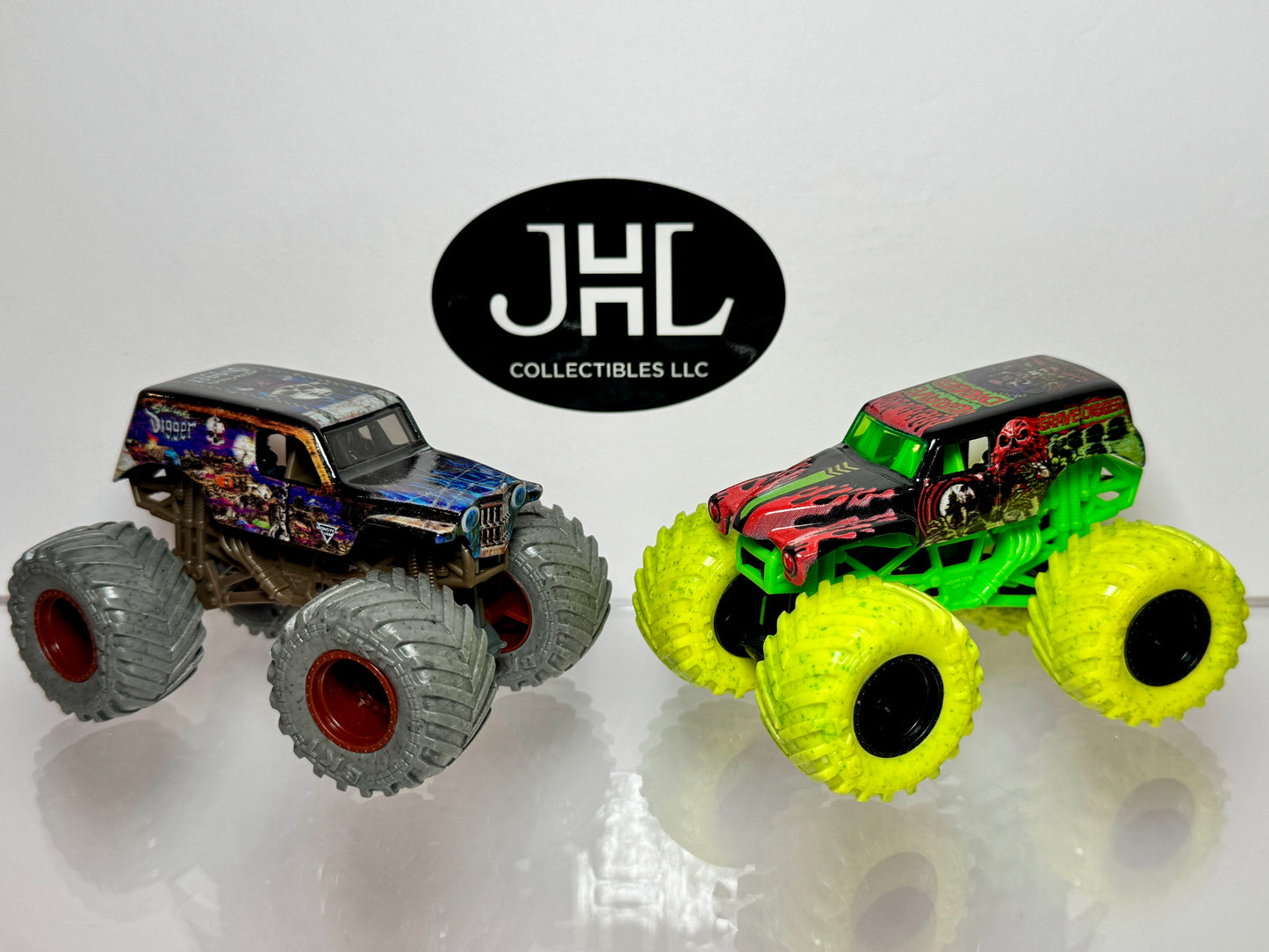 Zombie Grave Digger vs. Hunter Son-Uva Digger (loose)