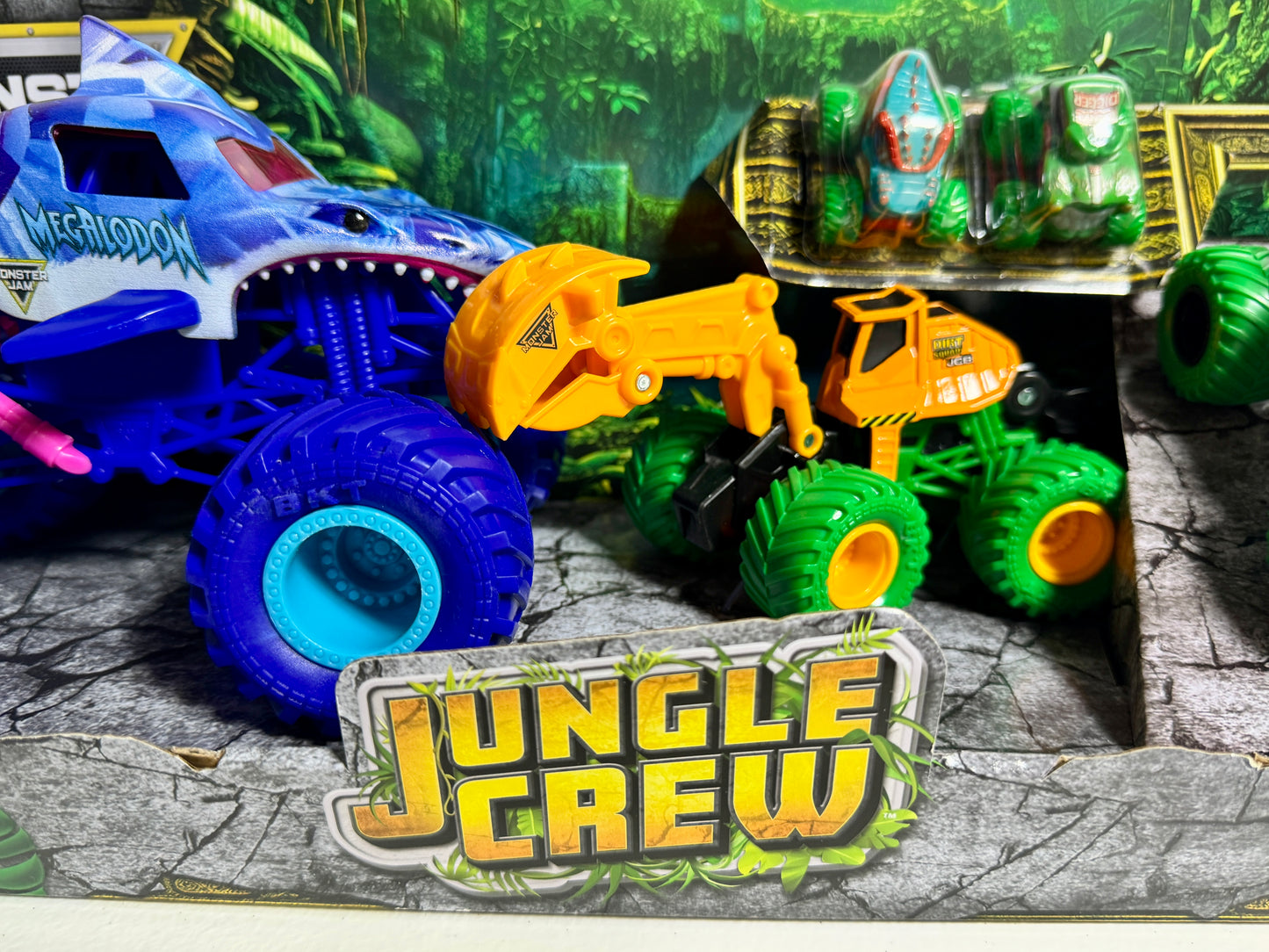 Jungle Crew Set (not sold in USA)