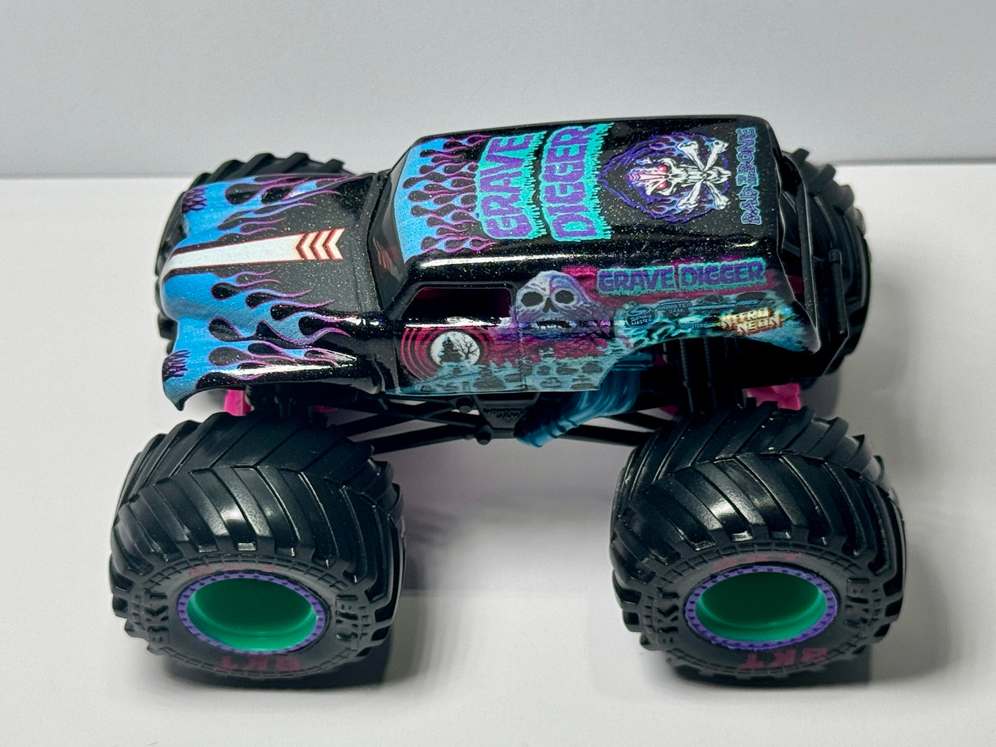 Nitro Neon Grave Digger (loose)